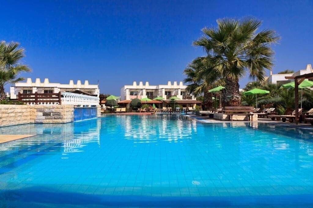 Готель Gaia Royal 4*
