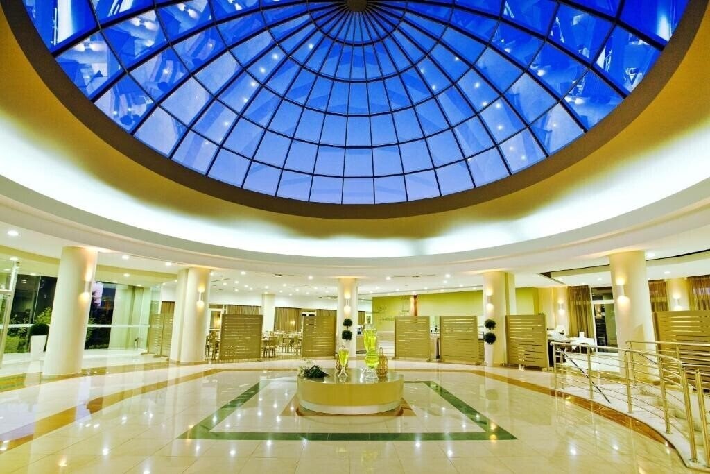 Готель Kipriotis Maris Suites 5*