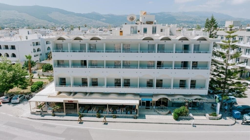 Готель Zephyros 2*