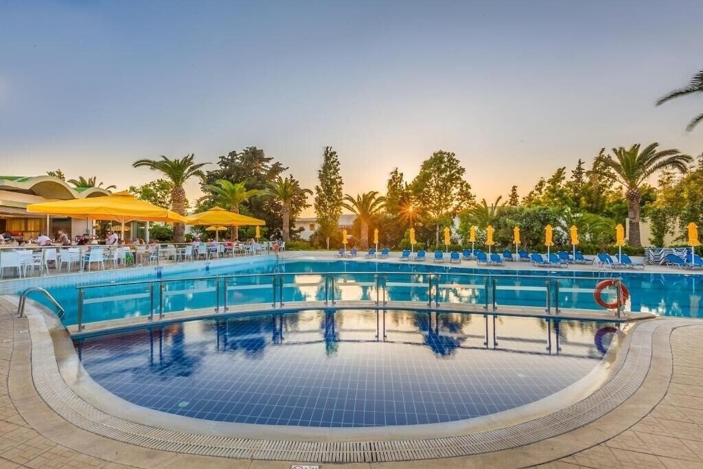 Готель Kipriotis Hippocrates 4*