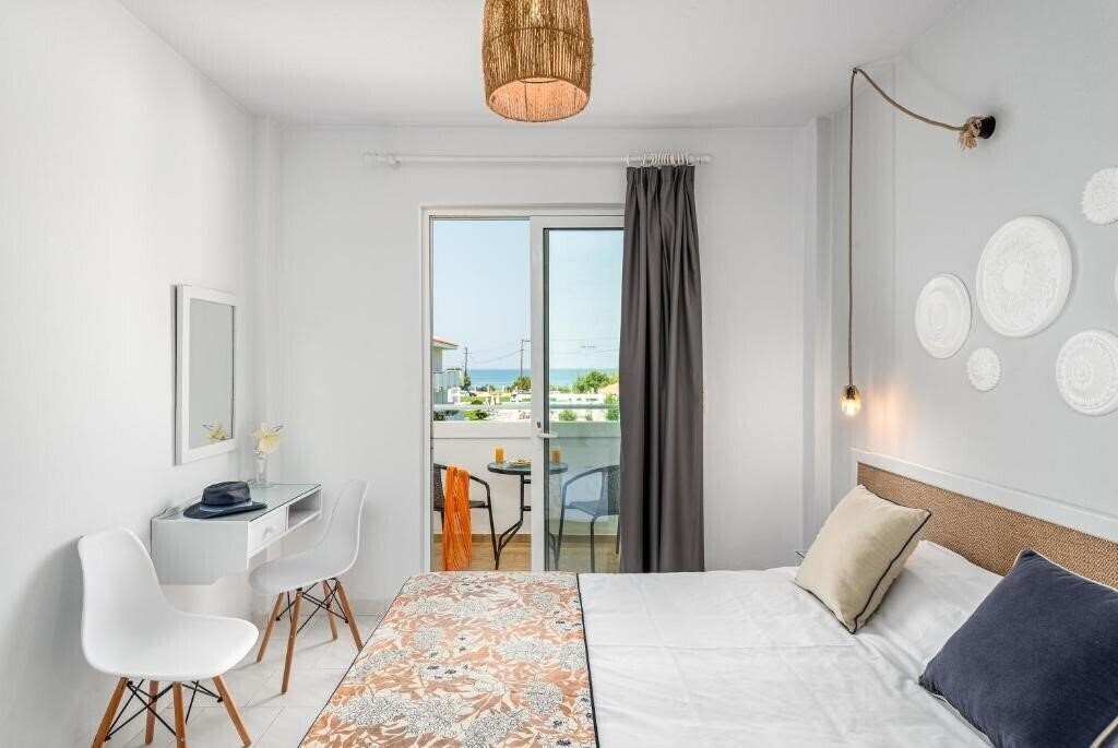 Готель Chryssana Beach Hotel 3*