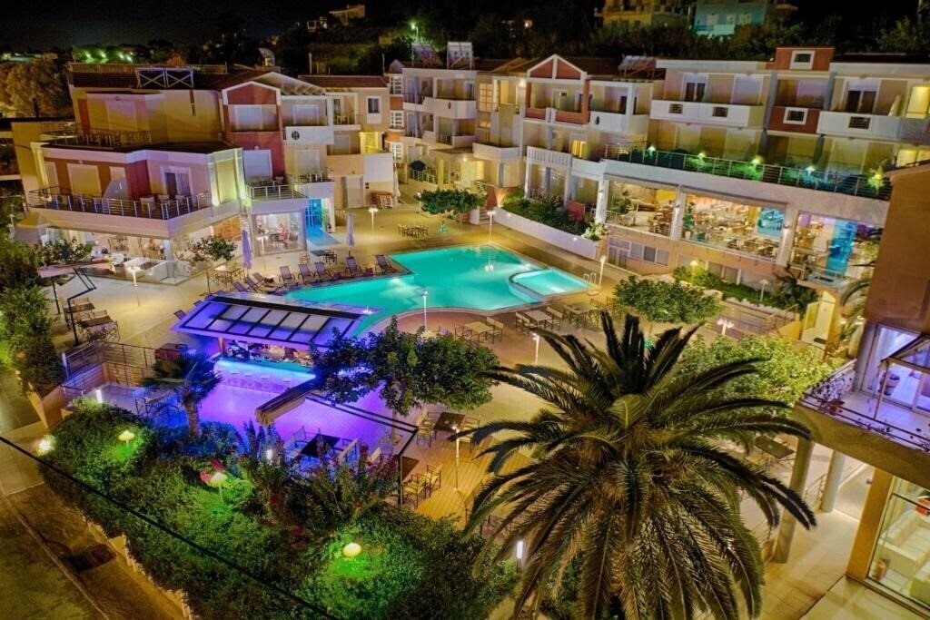 Фотографія Heliotrope Resort Hotel 4*