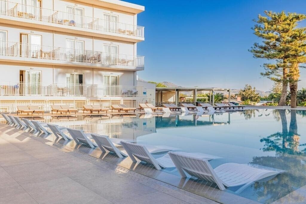 Готель Marilena Hotel 4*