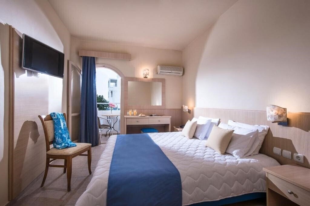 Отель Theros Resort 5*