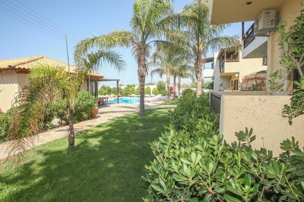 Фото Petros Hotel 3*