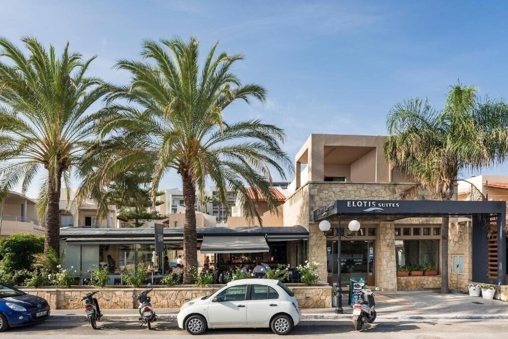 Готель Elotis Suites 3*
