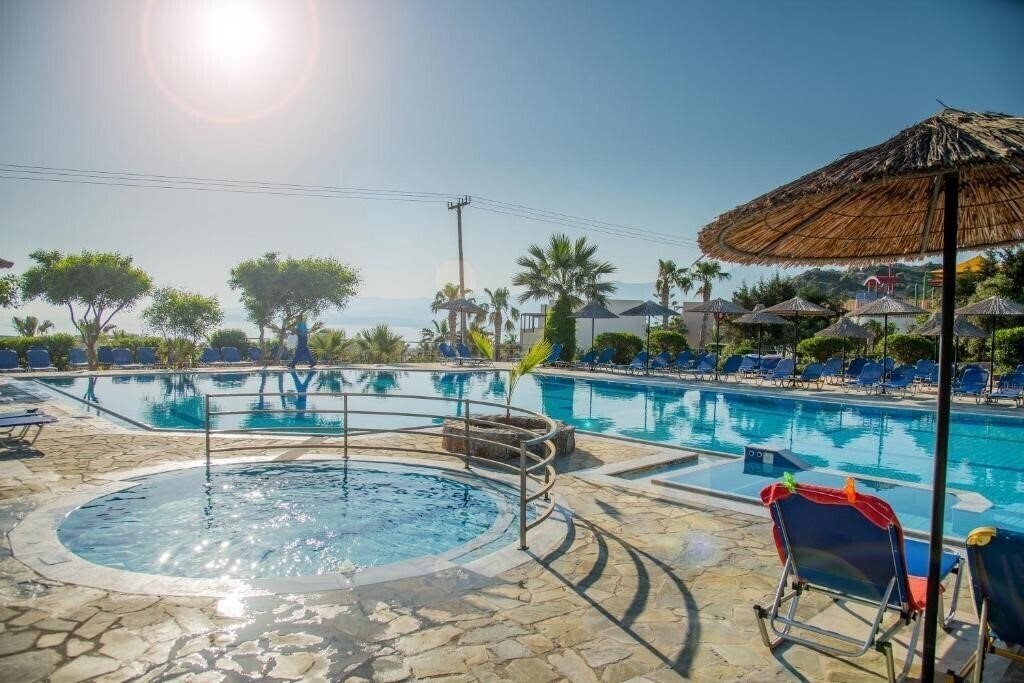 Отель Semiramis Village Hotel 4*