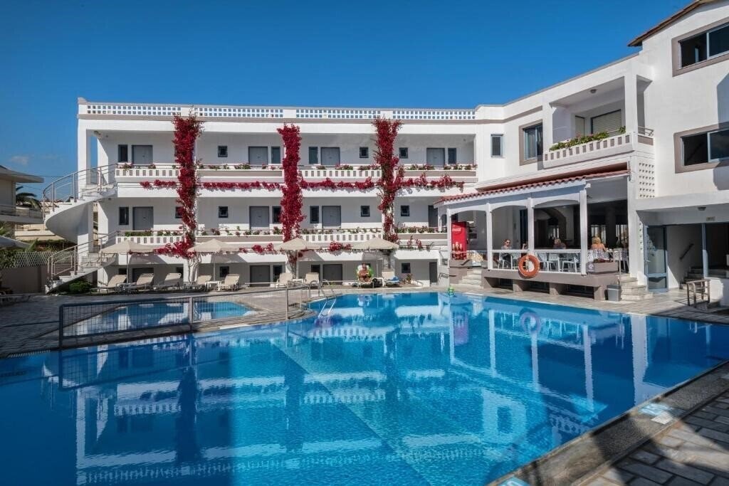 Готель Ariadne Apartments 2*