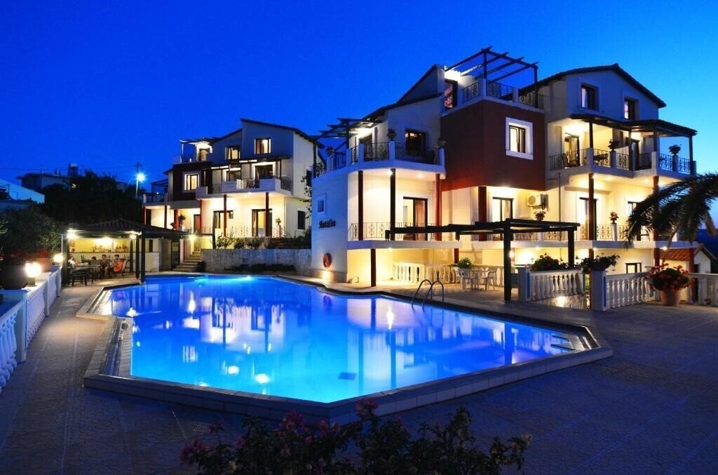 Готель Antilia Apartments 3*