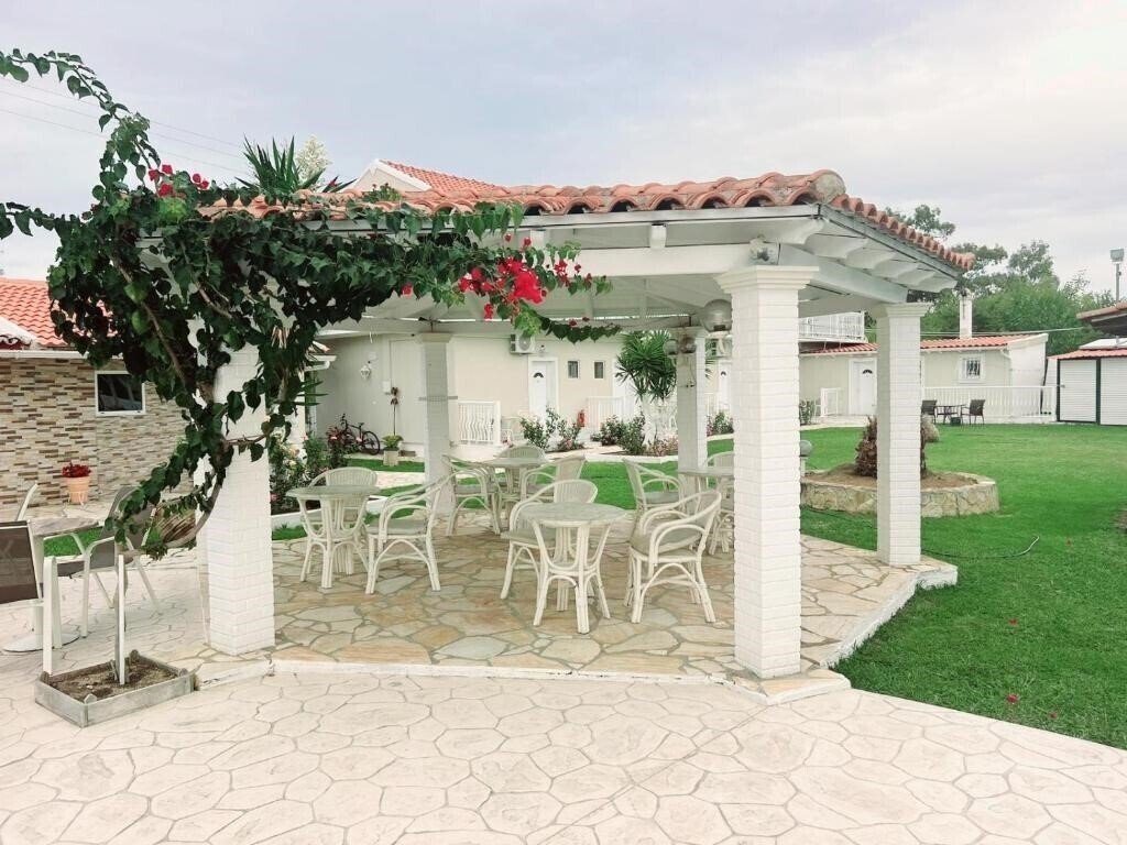 Фото Eleana Apartments 3*