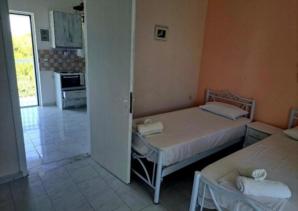 Фото Eleana Apartments 3*