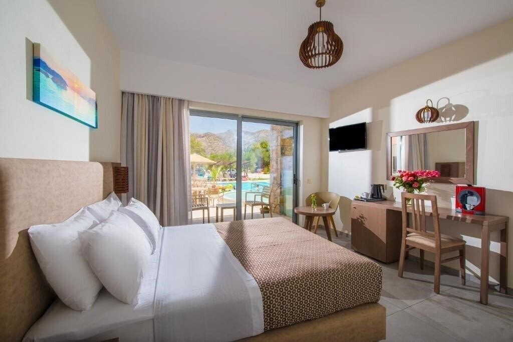 Зображення South Coast Hotel 3*