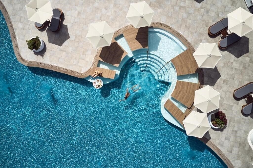 Готель The Royal Blue Resort 5*