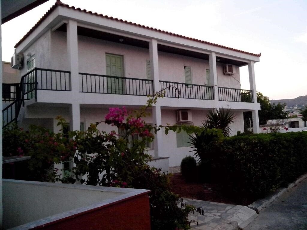Фото Haris Apartments Kokkini Hani 3*