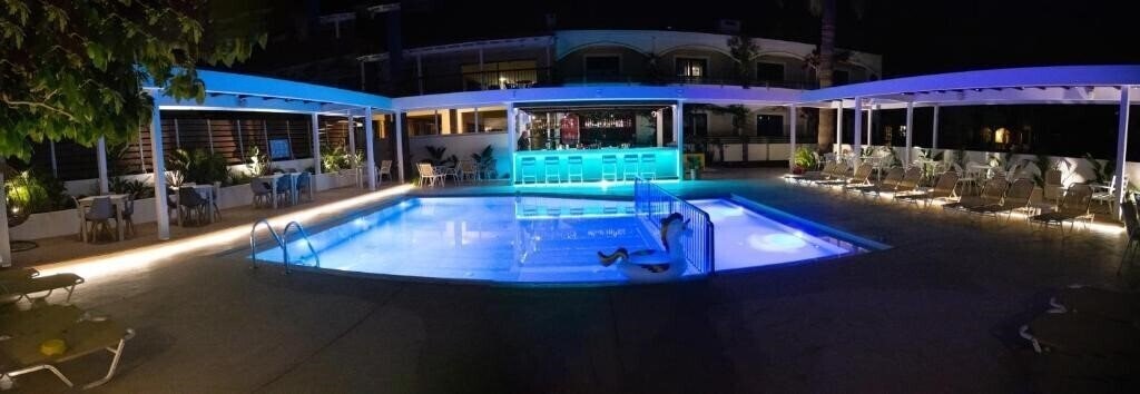 Отель Trefon Apartments 3*