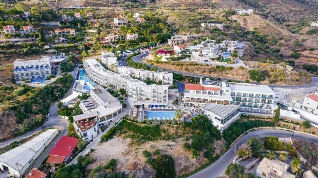 Готель Panorama Village Hotel 4*