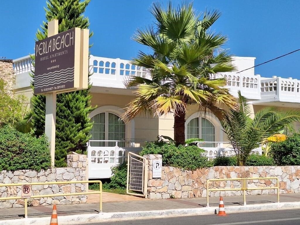 Готель Perla Beach Apartments 3*