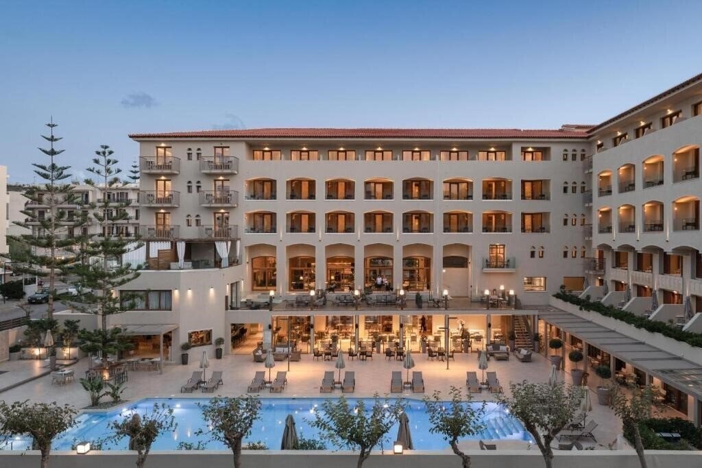 Отель The Artemis Palace 4*