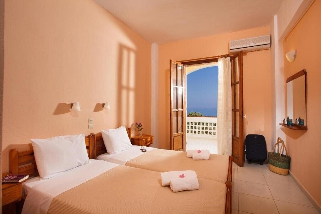 Отель Babis Hotel 2*