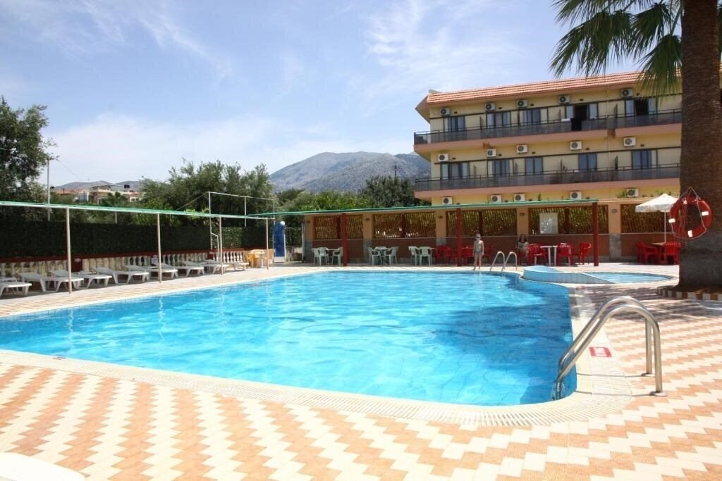 Готель Triton Garden Hotel 3*