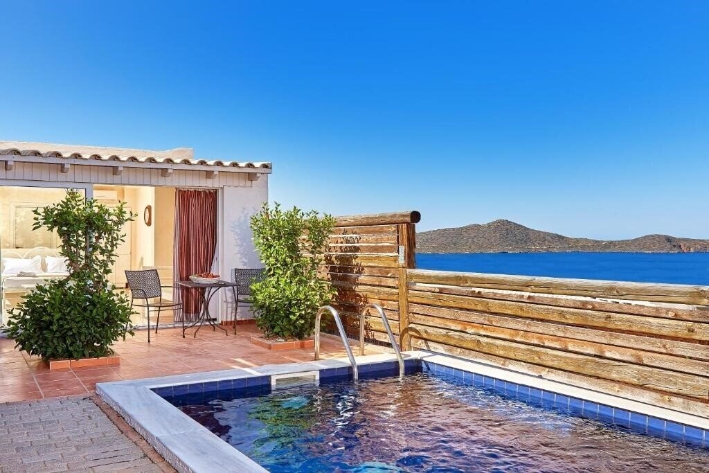 Готель Elounda Eleon Villas 3*