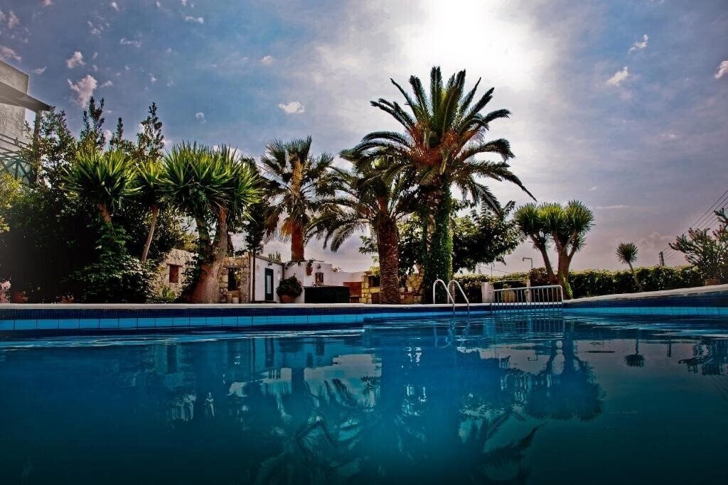 Готель Classic Apartments 3*