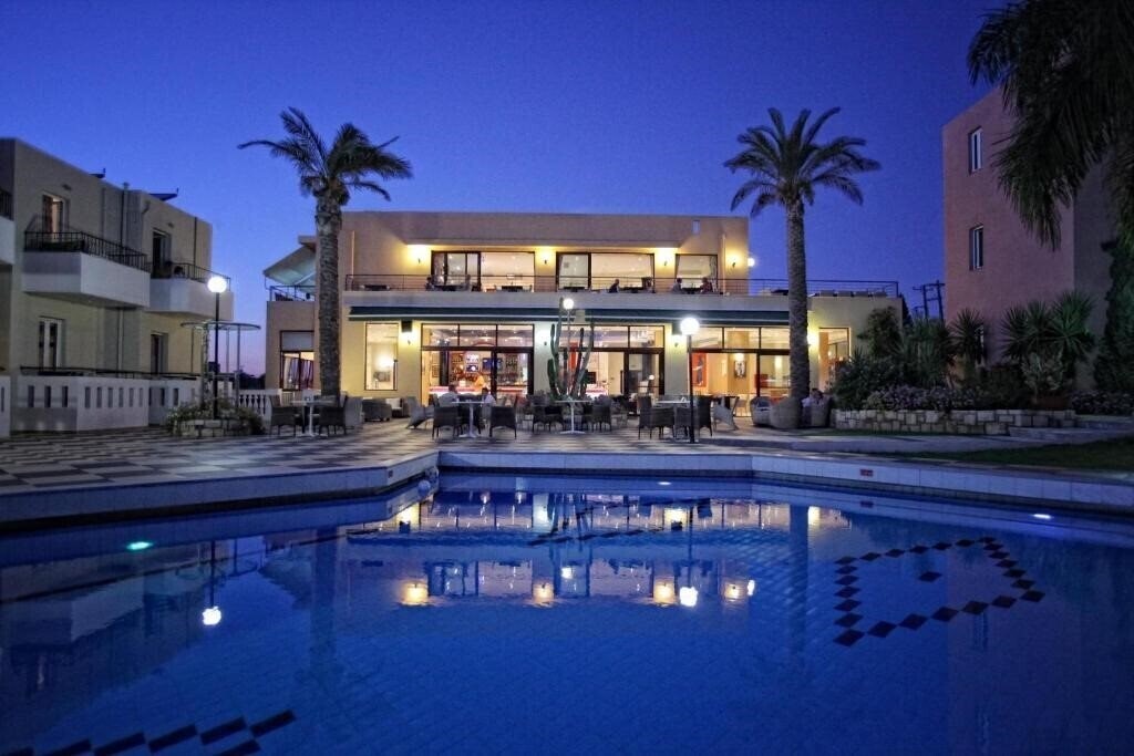 Фотографія Bellos Hotel Apartment 3*