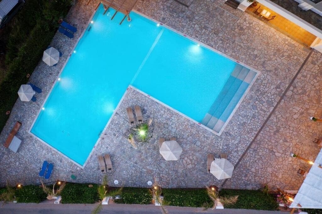 Отель Oasis Beach 4*