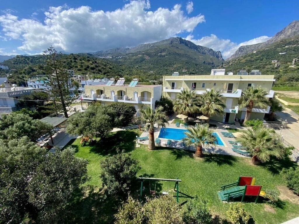 Отель Manolis Apartments 3*