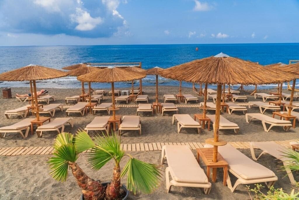 Готель Tylissos Beach 4*