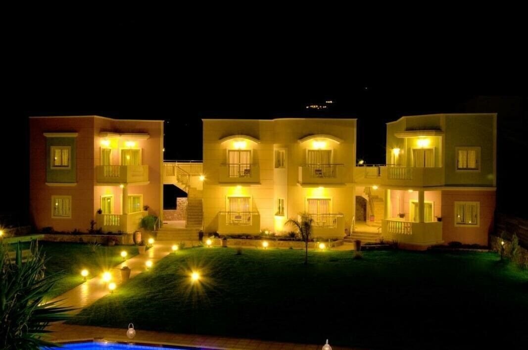 Фотография King's Village Apartments 3*
