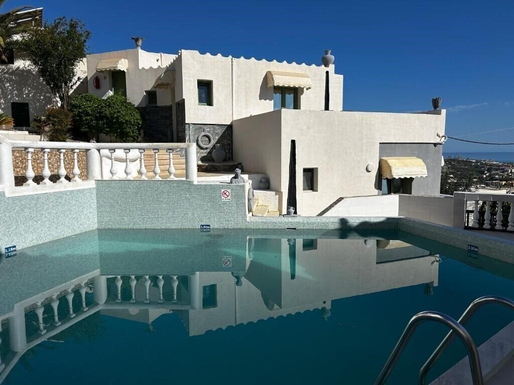 Отель Korifi Suites & Apartments 4*