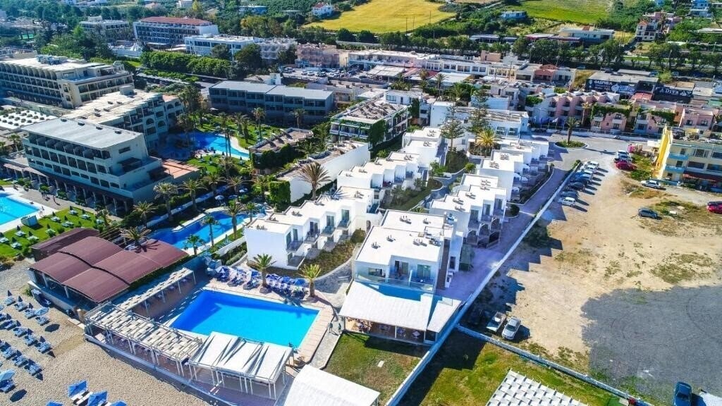 Отель Adele Beach Hotel Bungalows 3*