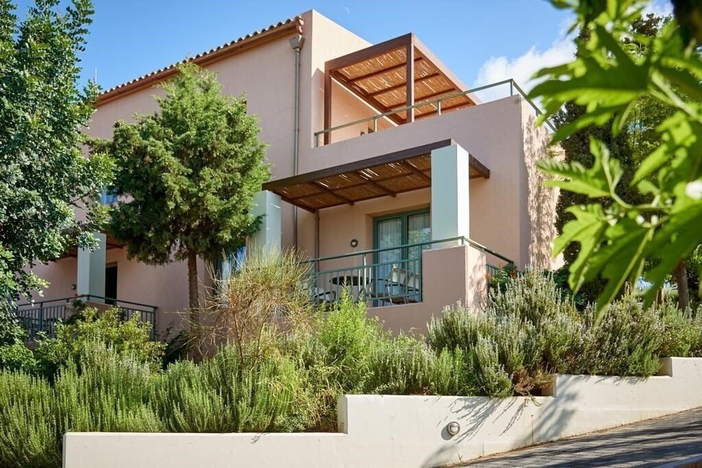 Готель Village Heights Golf Resort 4*