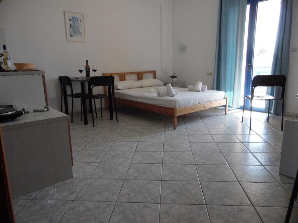 Картинка Mikes Beach Apartments & Studios 3*