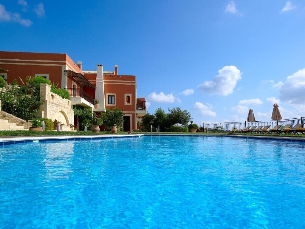 Готель Katalagari Country Suites 4*