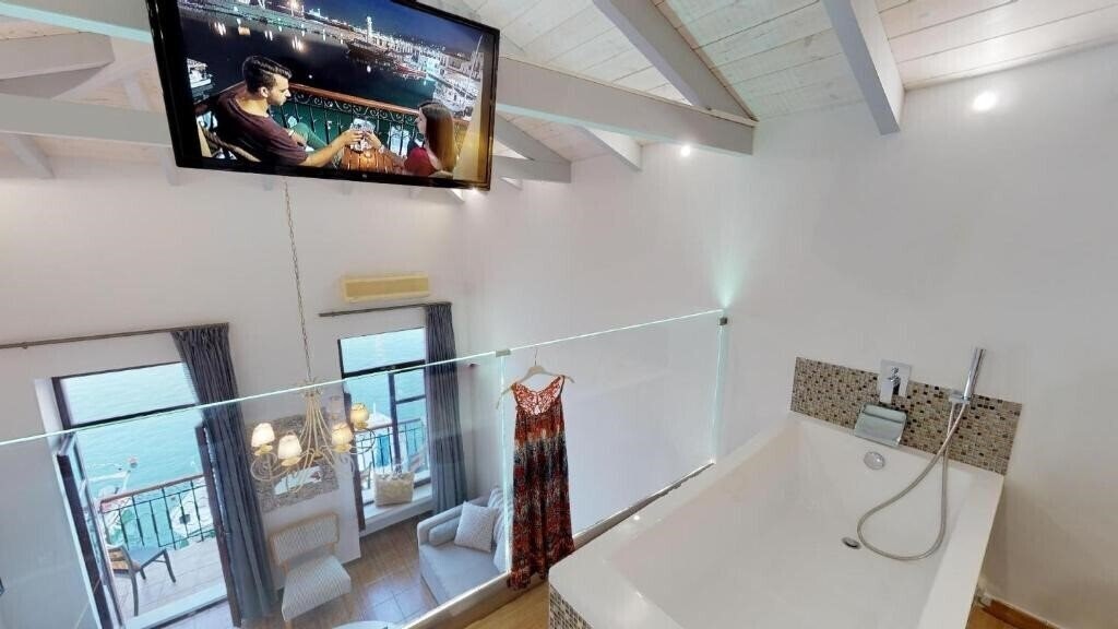 Фотография Porto Enetikos Suites 4*