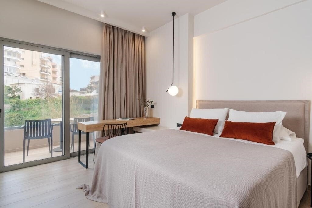 Фото The City Hotel 3*
