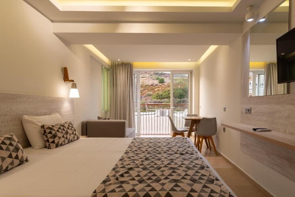 Фото Elpis Studios & Apartments 3*