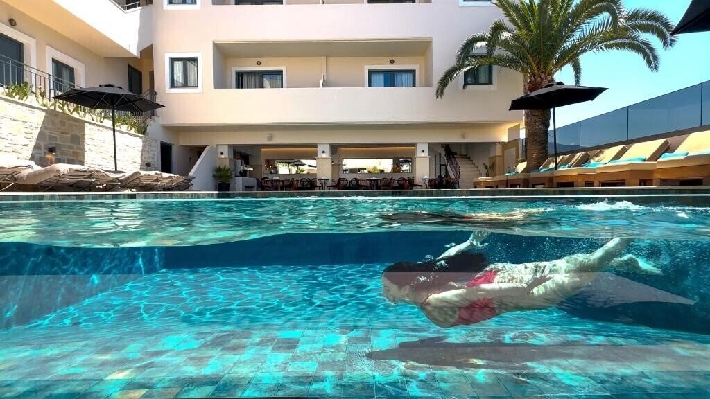 Готель La Stella Apartments & Suites 4*