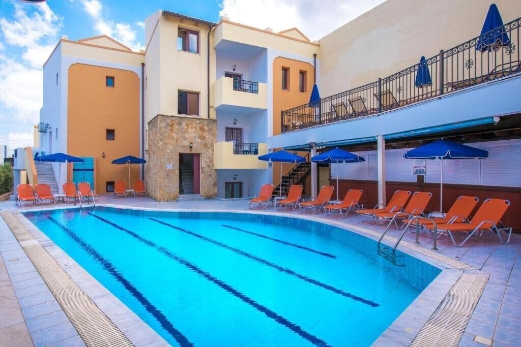 Отель Irida Apartments 3*