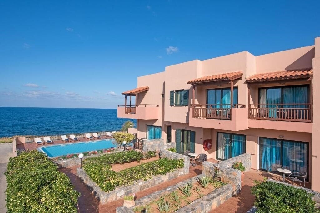 Отель Koutrakis Suites 4*