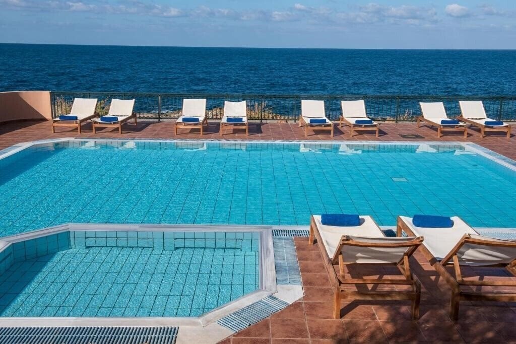 Фотографія Koutrakis Suites 4*