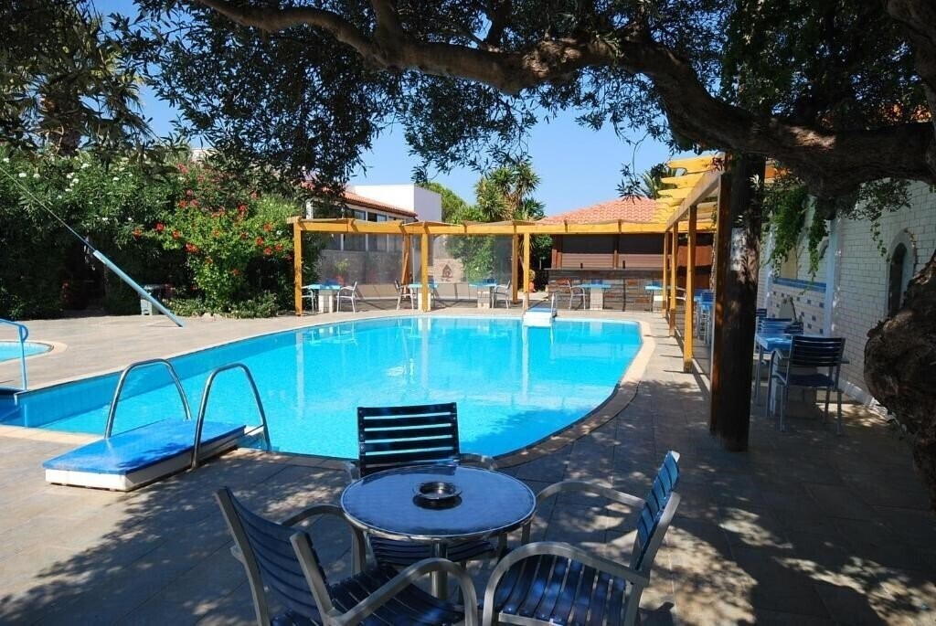 Готель Marina Hotel & Bungalows 4*