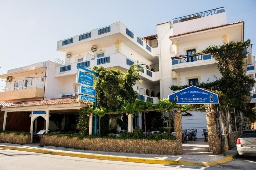 Отель Uncle George Studios & Apartments 2*