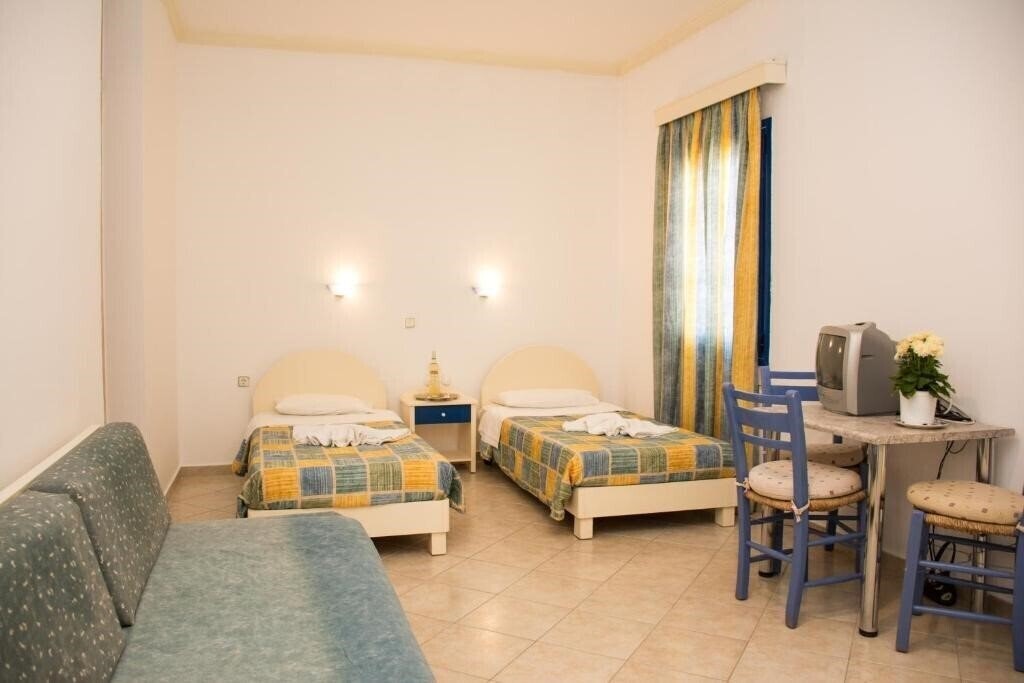 Фотографія Uncle George Studios & Apartments 2*