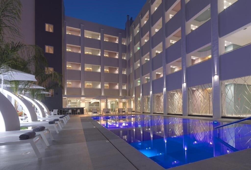 Готель Melrose Hotel 4*