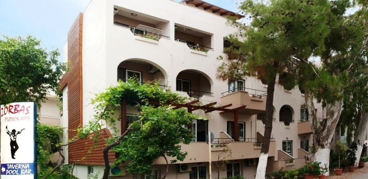 Готель Zorbas Apartments 3*