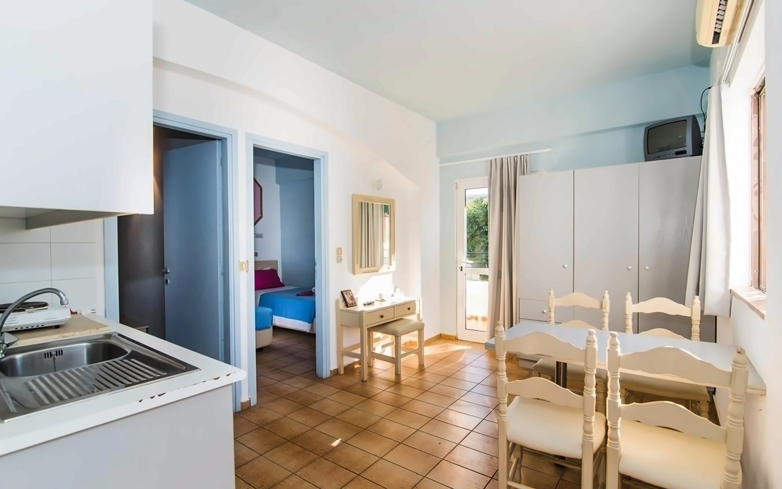 Зображення Minoa Hotel & Annex 2*