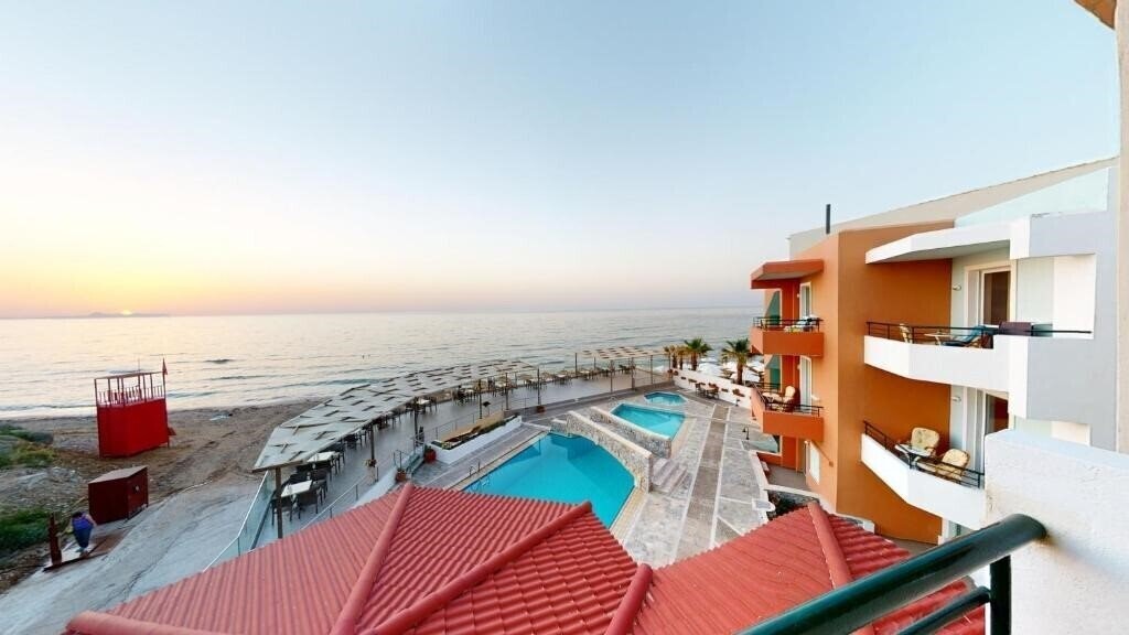 Готель Dedalos Beach Hotel 3*